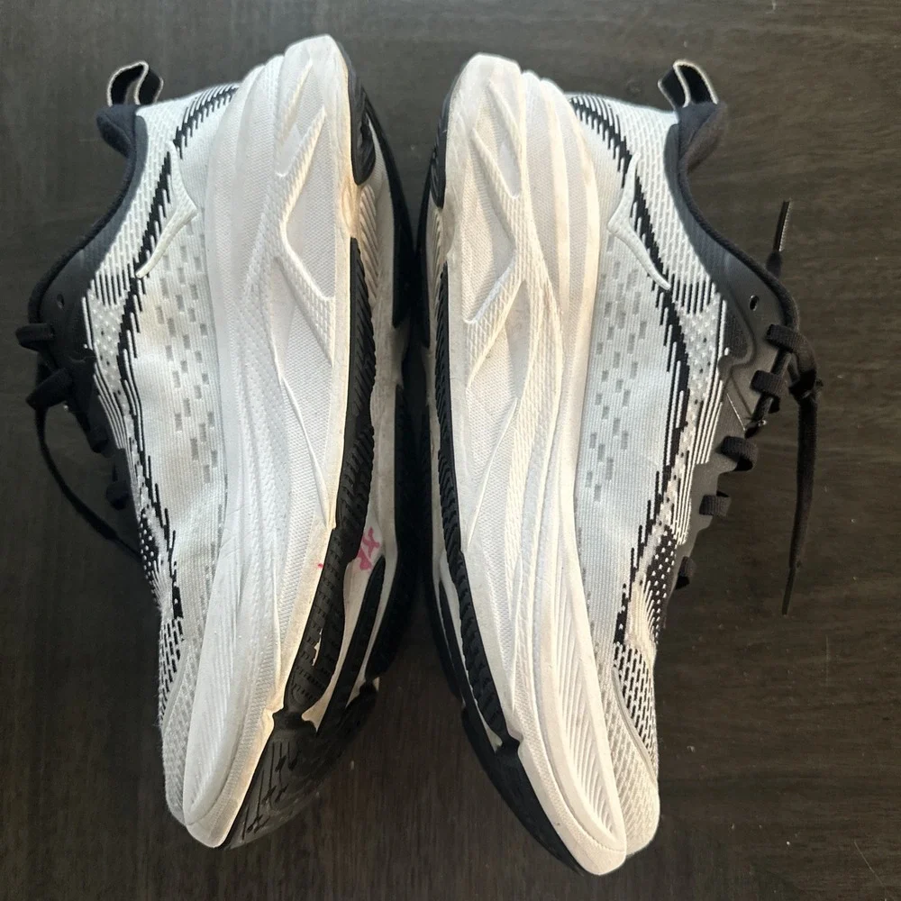 Size 9B Women's Hoka One One SKYFLOW Regular Shoes Black & White No Insole
